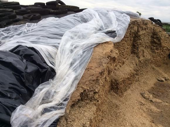 Corn silage bunker sealing